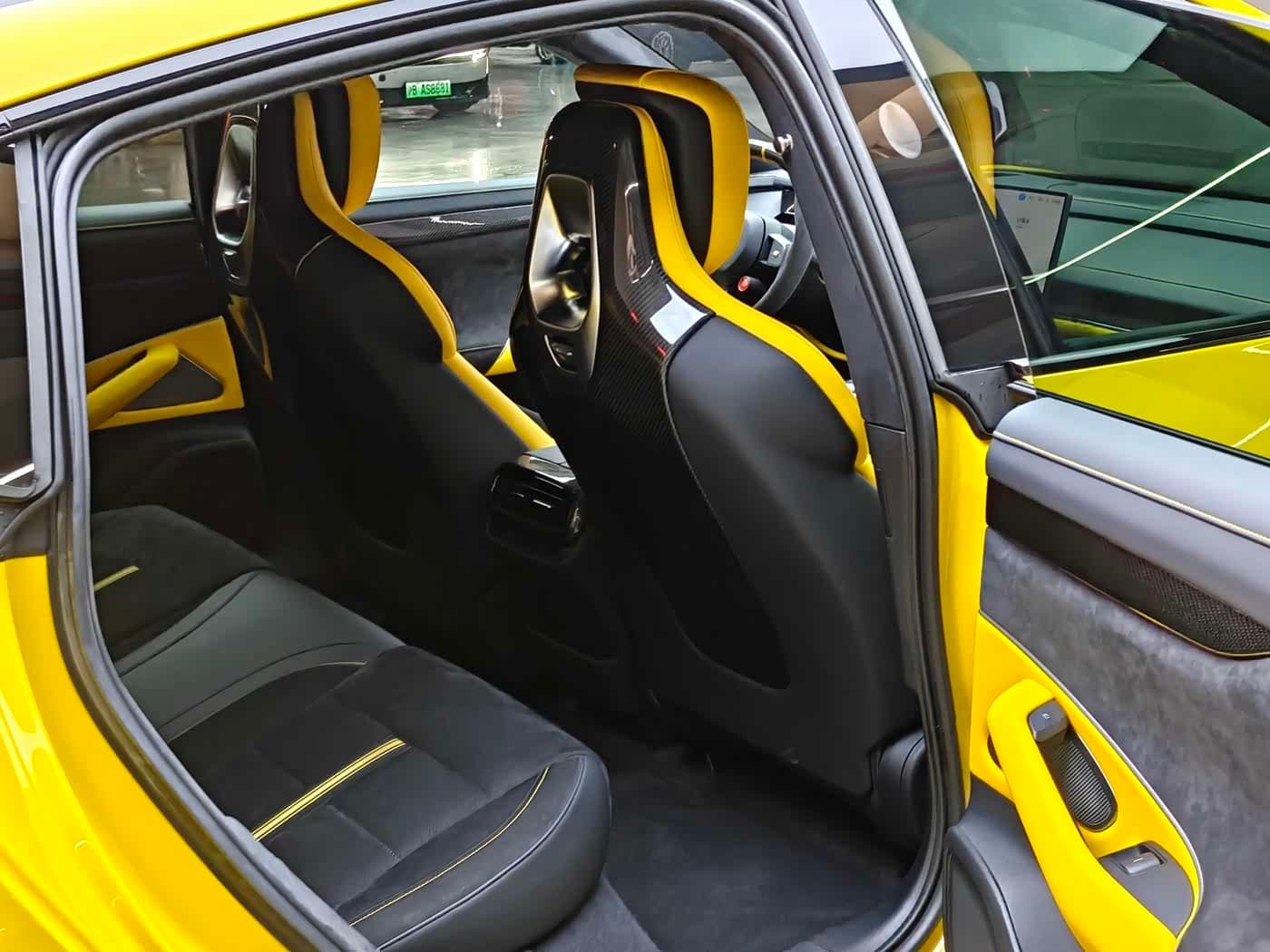 2025 Xiaomi Auto Xiaomi SU7 Ultra Yellow, 13,000 km, China export – photo 15