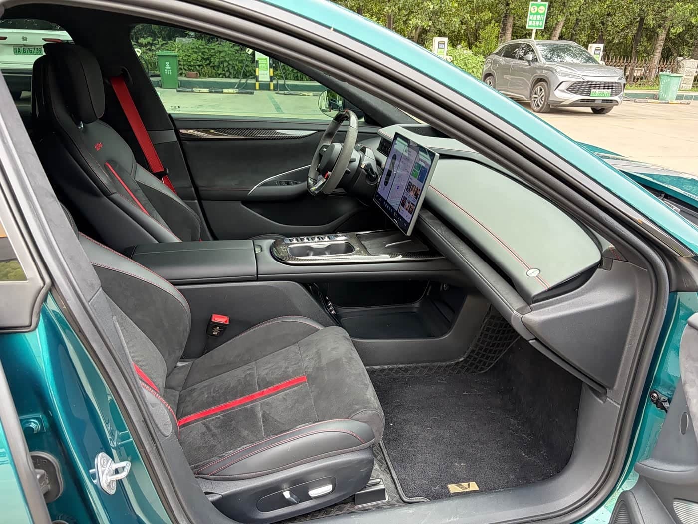 2025 Xiaomi Auto Xiaomi SU7 Ultra Green, 16,000 km, China export – photo 15