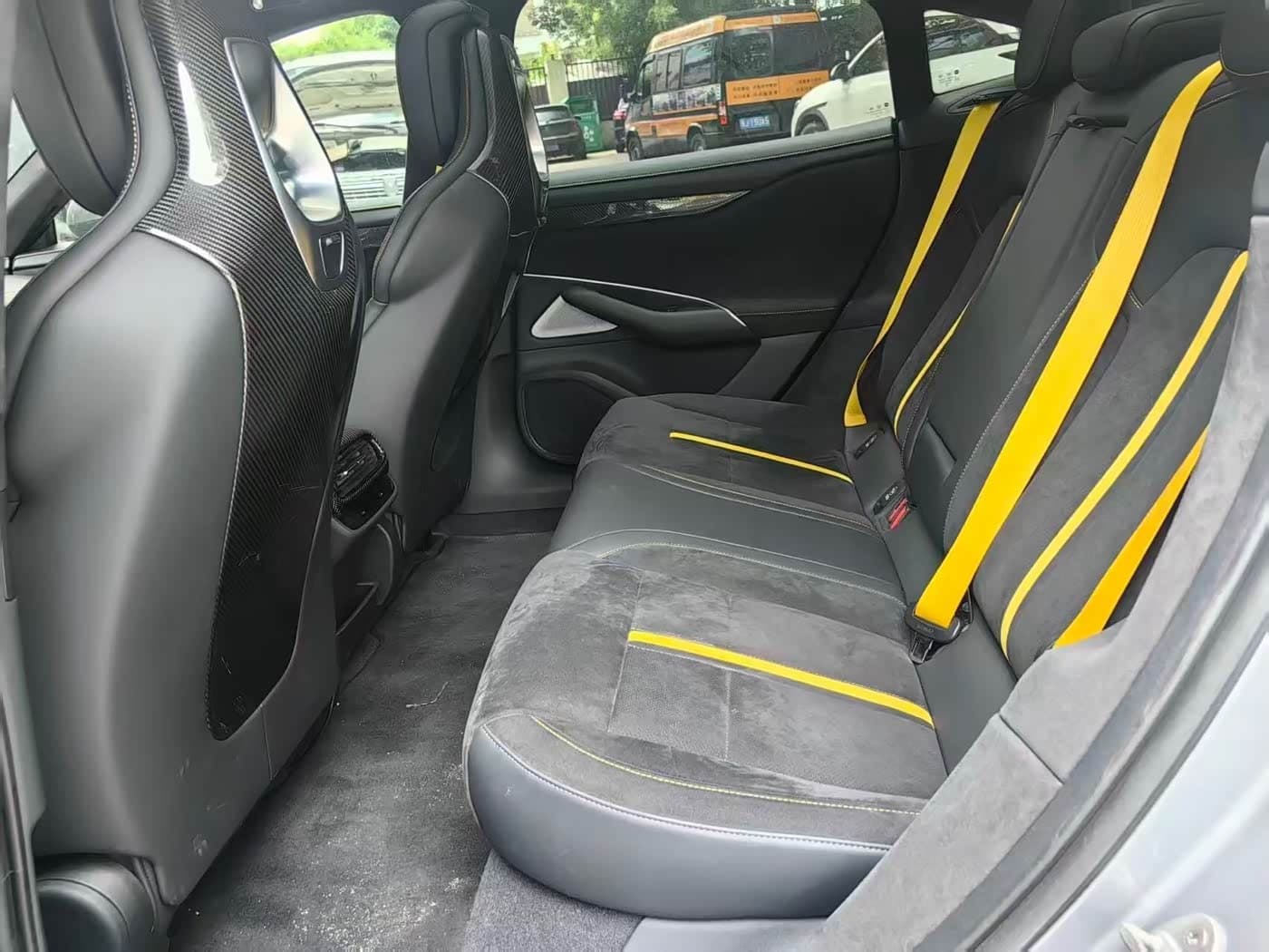 2025 Xiaomi Auto Xiaomi SU7 Ultra 银灰色, 10,200 km, China export – photo 4