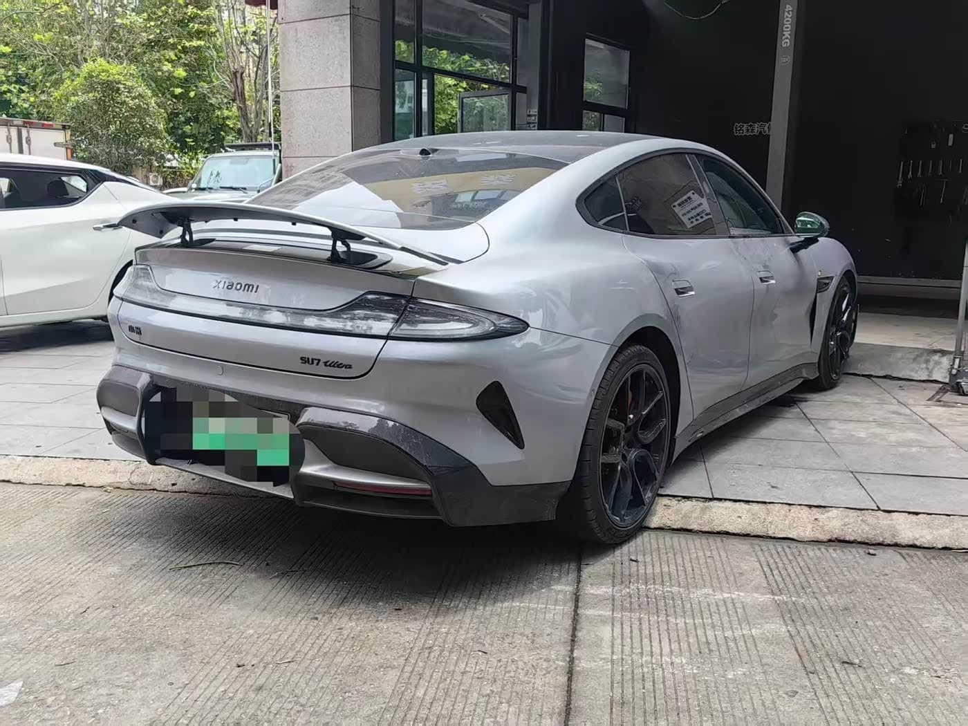 2025 Xiaomi Auto Xiaomi SU7 Ultra 银灰色, 10,200 km, China export – photo 2