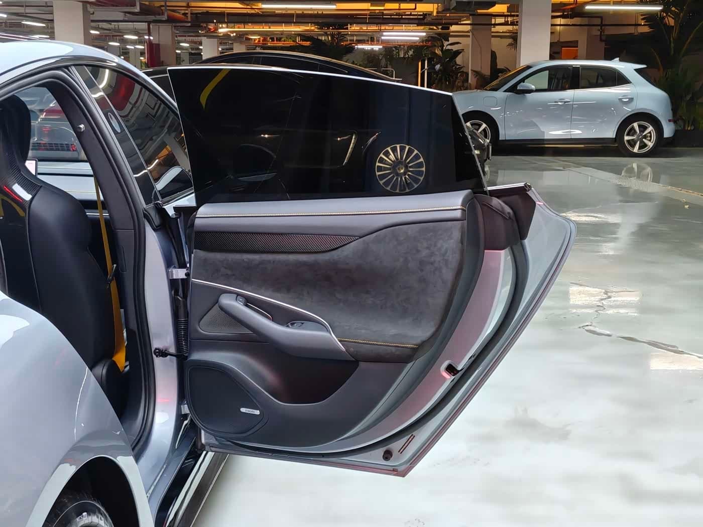 2025 Xiaomi Auto Xiaomi SU7 Ultra 银灰色, 15,000 km, China export – photo 15
