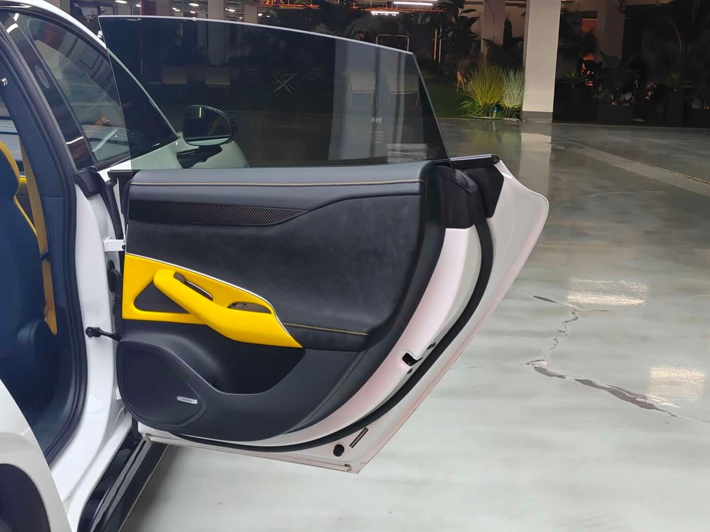 2025 Xiaomi Auto Xiaomi SU7 Ultra White, 22,000 km, China export – photo 14