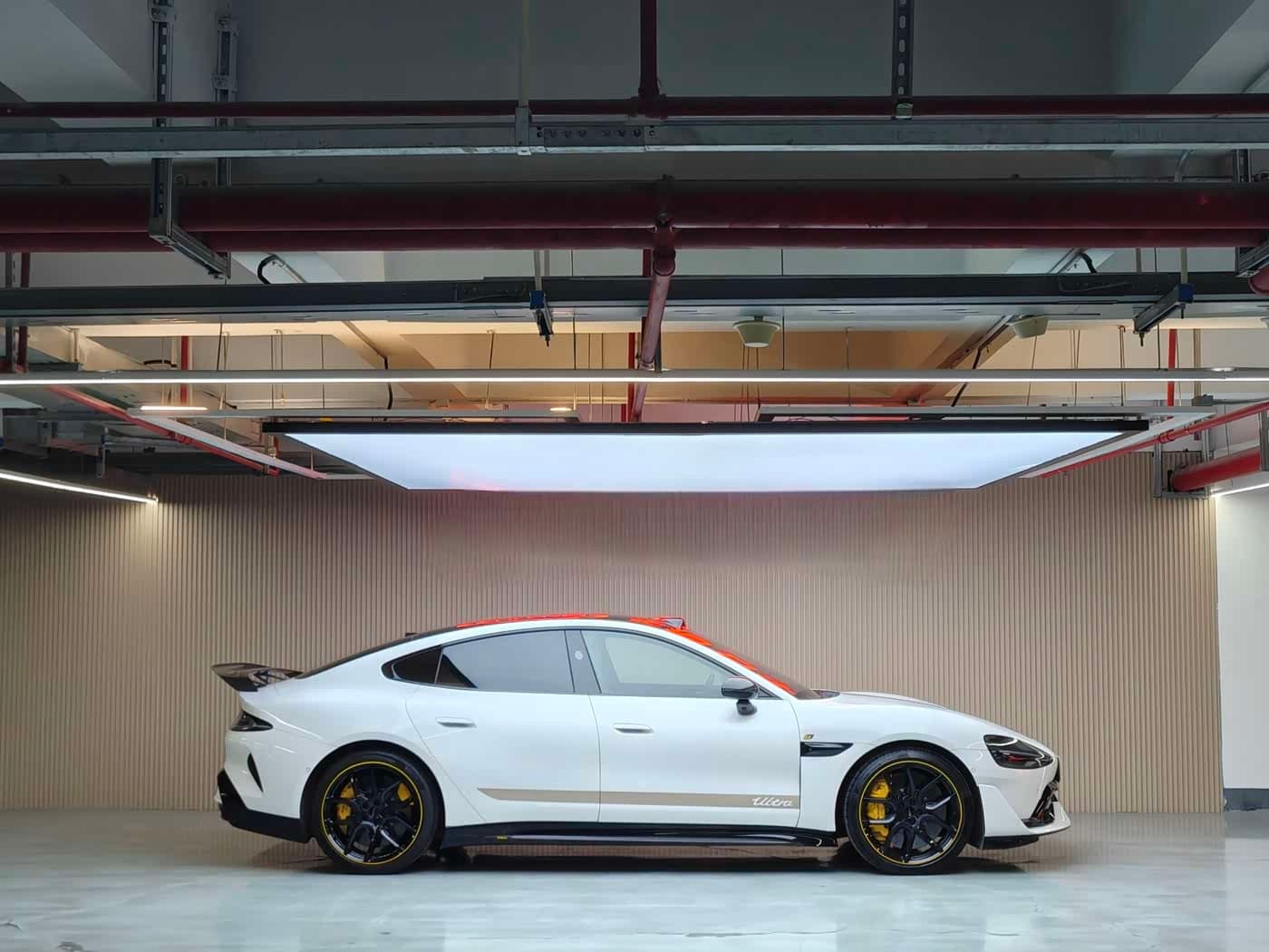 2025 Xiaomi Auto Xiaomi SU7 Ultra White, 22,000 km, China export – photo 4