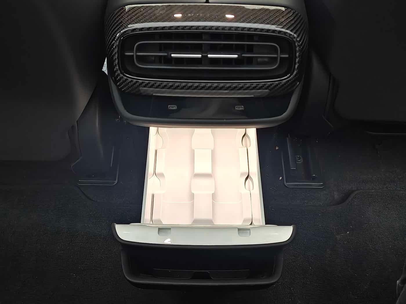 2025 Xiaomi Auto Xiaomi SU7 Ultra White, 22,000 km, China export – photo 10