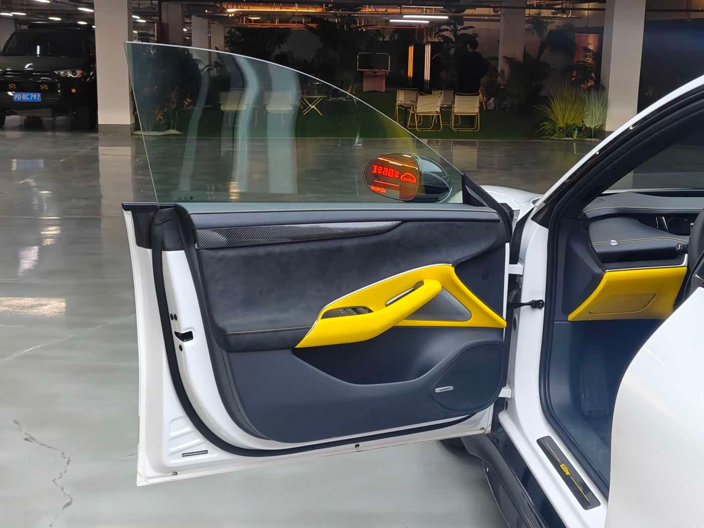 2025 Xiaomi Auto Xiaomi SU7 Ultra White, 22,000 km, China export – photo 6