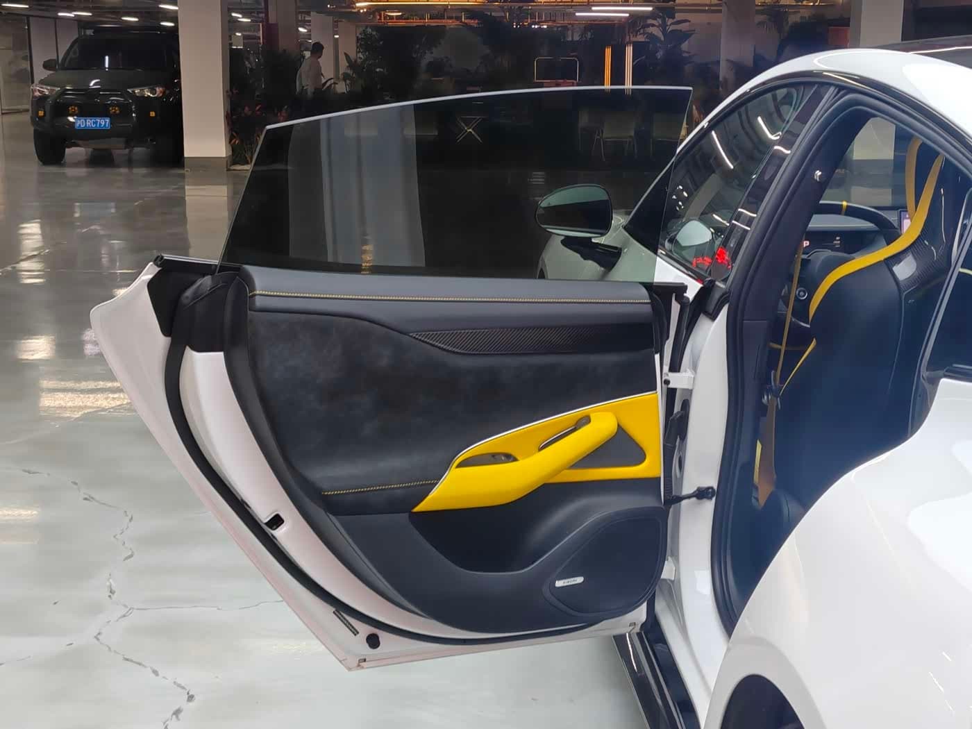 2025 Xiaomi Auto Xiaomi SU7 Ultra White, 22,000 km, China export – photo 8