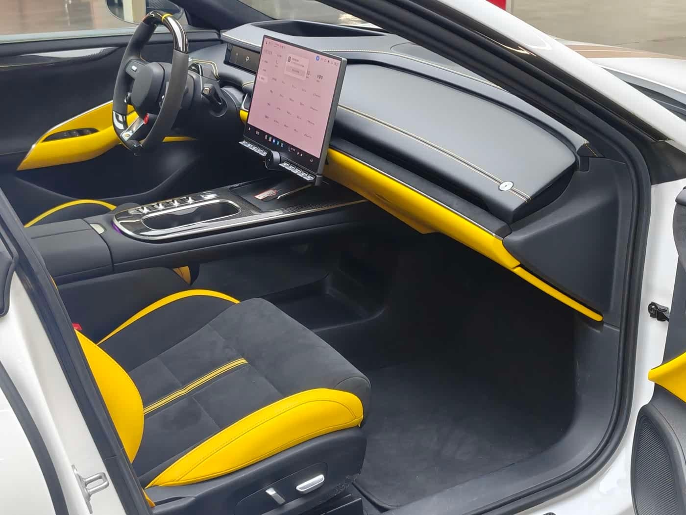 2025 Xiaomi Auto Xiaomi SU7 Ultra White, 22,000 km, China export – photo 17