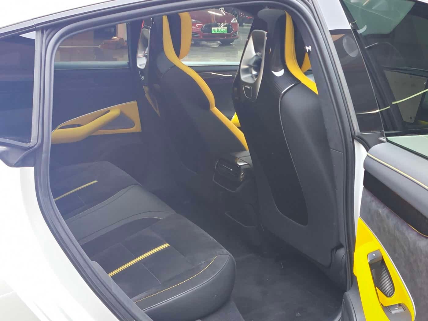 2025 Xiaomi Auto Xiaomi SU7 Ultra White, 22,000 km, China export – photo 15