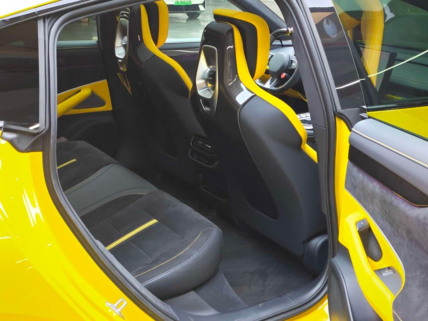 2025 Xiaomi Auto Xiaomi SU7 Ultra Yellow, 8,000 km, China export – photo 14