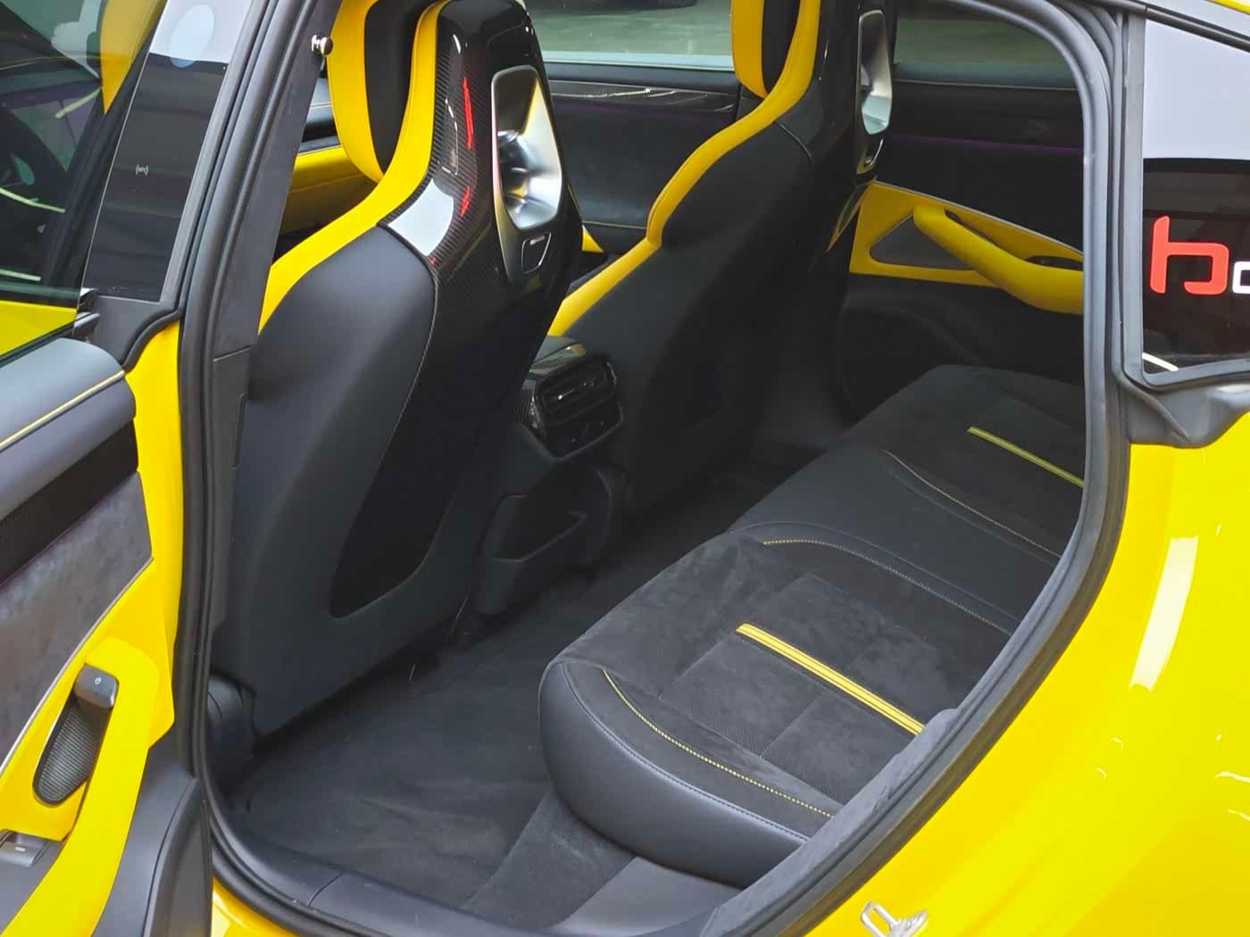 2025 Xiaomi Auto Xiaomi SU7 Ultra Yellow, 8,000 km, China export – photo 9