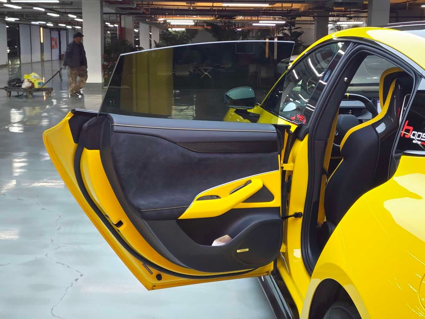 2025 Xiaomi Auto Xiaomi SU7 Ultra Yellow, 8,000 km, China export – photo 8