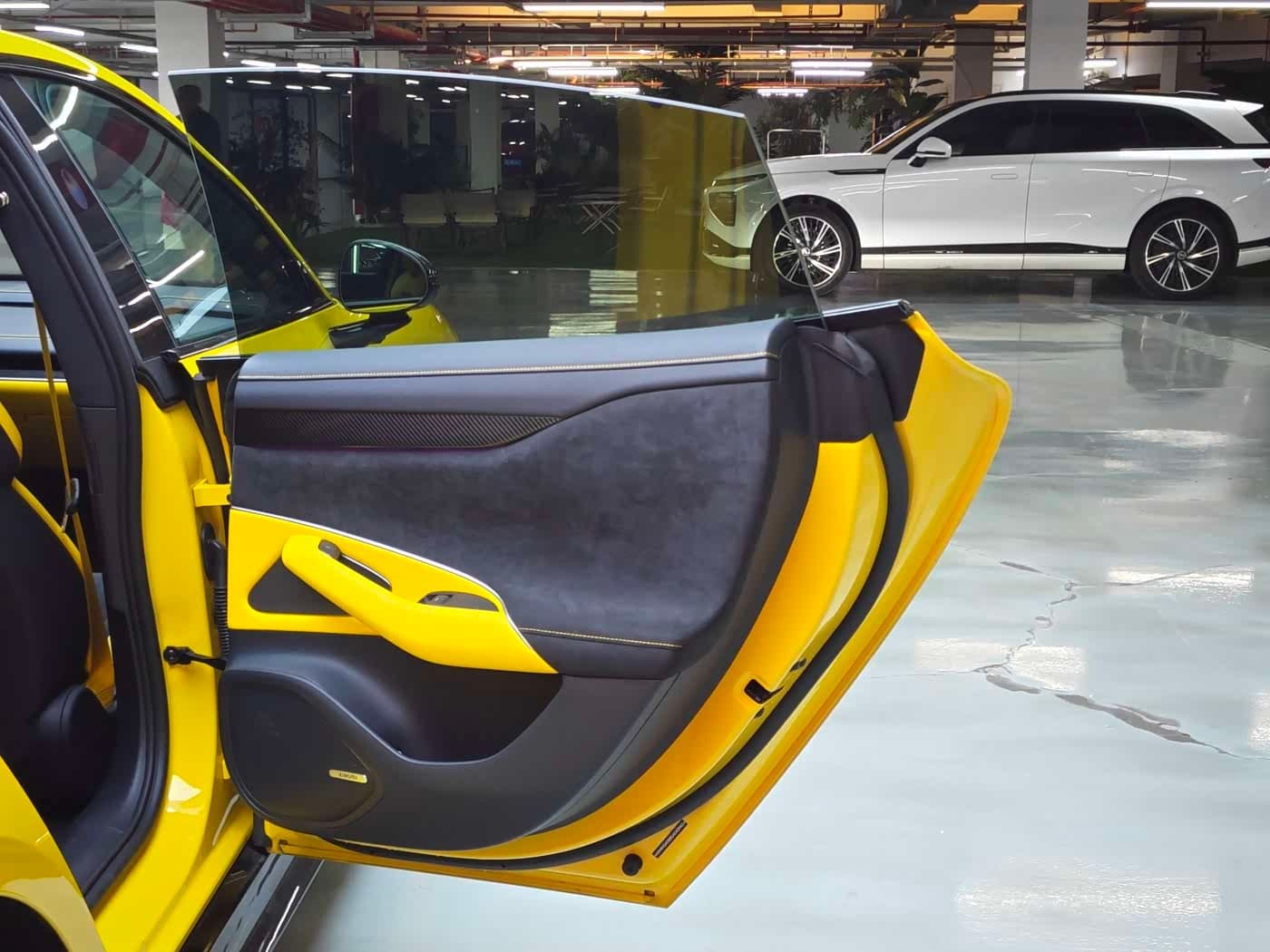 2025 Xiaomi Auto Xiaomi SU7 Ultra Yellow, 8,000 km, China export – photo 13