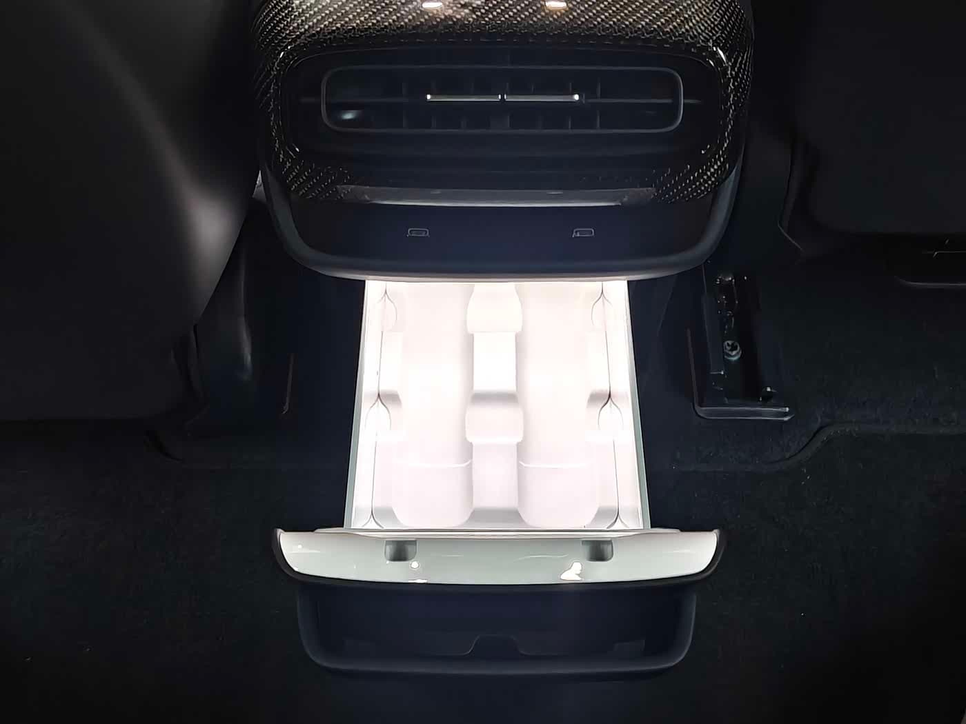2025 Xiaomi Auto Xiaomi SU7 Ultra 银灰色, 12,000 km, China export – photo 11