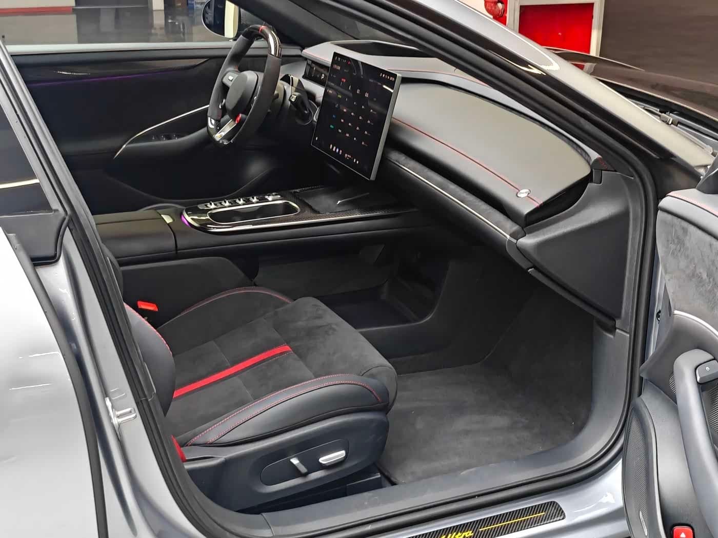 2025 Xiaomi Auto Xiaomi SU7 Ultra 银灰色, 12,000 km, China export – photo 18