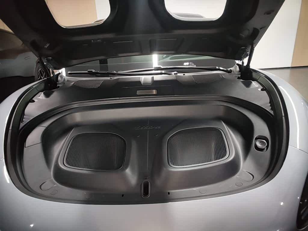 2025 Xiaomi Auto Xiaomi SU7 Ultra 银灰色, 9,900 km, China export – photo 20