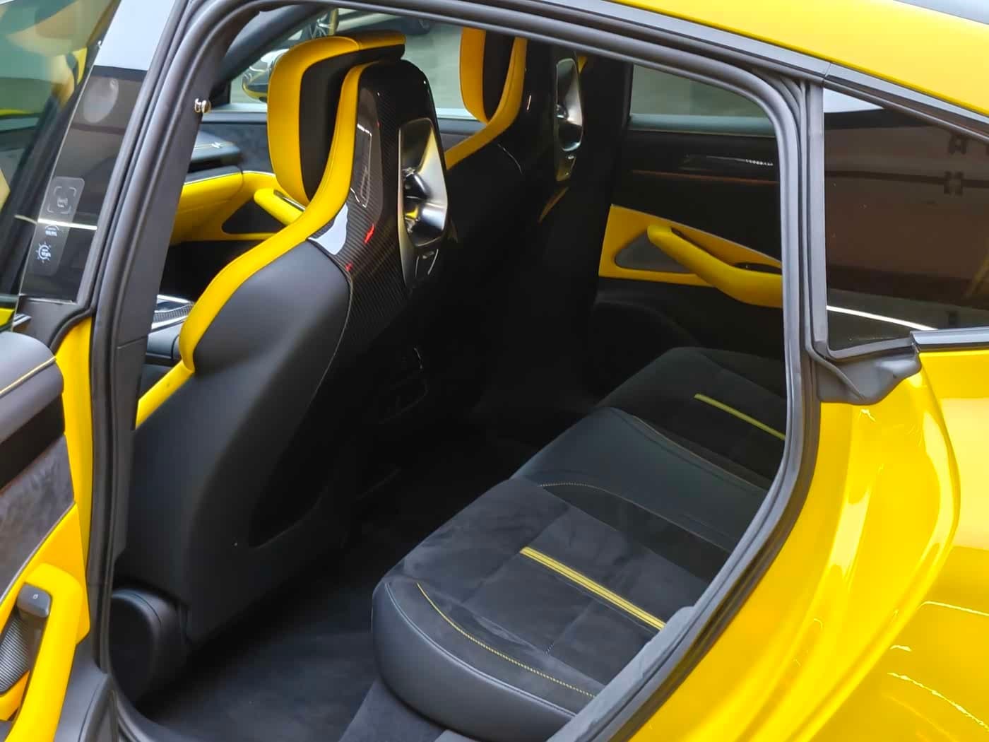 2025 Xiaomi Auto Xiaomi SU7 Ultra Yellow, 10,000 km, China export – photo 9