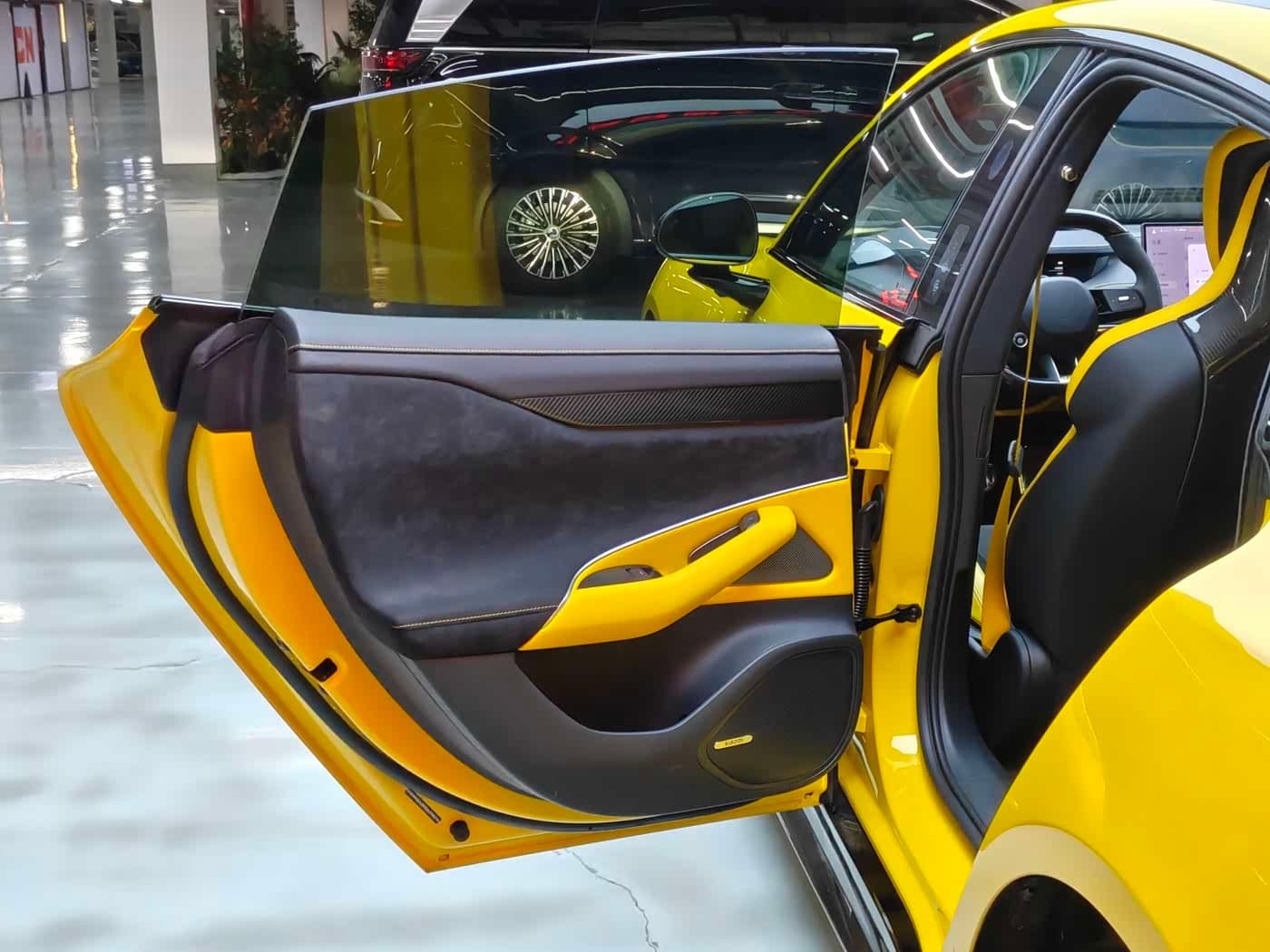 2025 Xiaomi Auto Xiaomi SU7 Ultra Yellow, 10,000 km, China export – photo 8