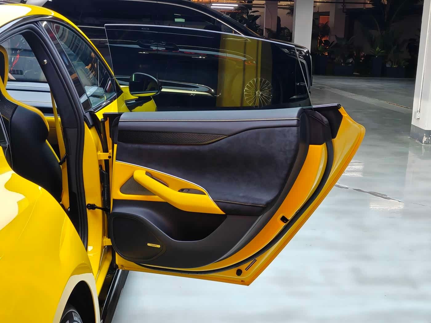2025 Xiaomi Auto Xiaomi SU7 Ultra Yellow, 10,000 km, China export – photo 14