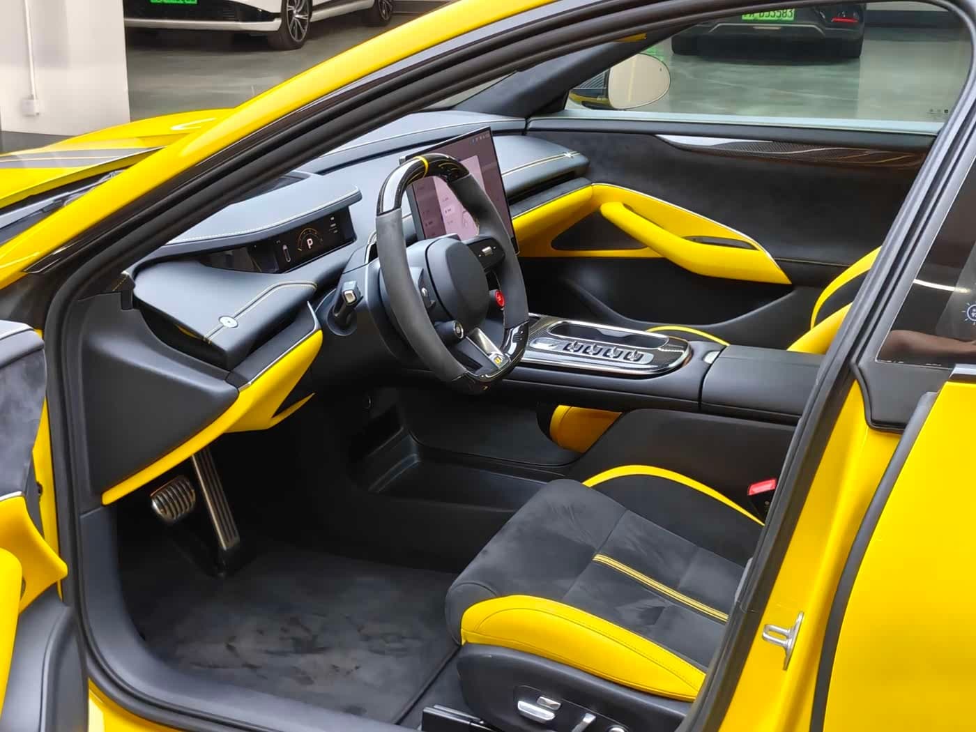 2025 Xiaomi Auto Xiaomi SU7 Ultra Yellow, 10,000 km, China export – photo 7