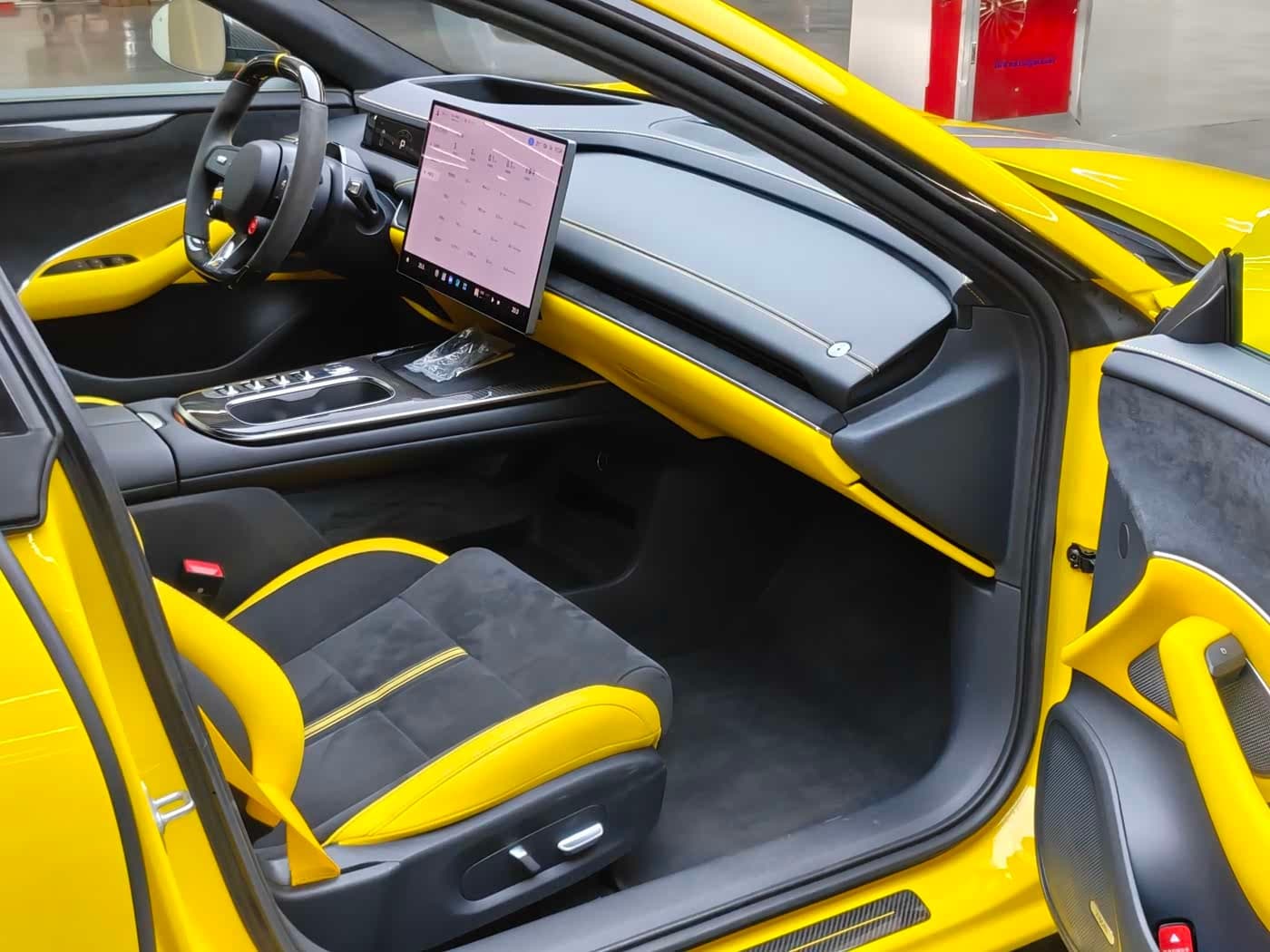 2025 Xiaomi Auto Xiaomi SU7 Ultra Yellow, 10,000 km, China export – photo 17