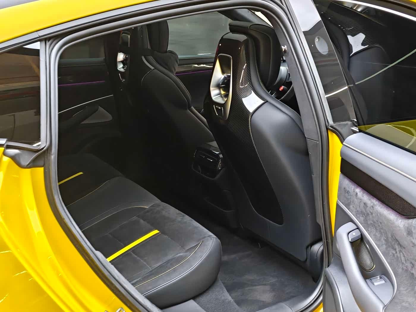 2025 Xiaomi Auto Xiaomi SU7 Ultra Yellow, 12,000 km, China export – photo 15