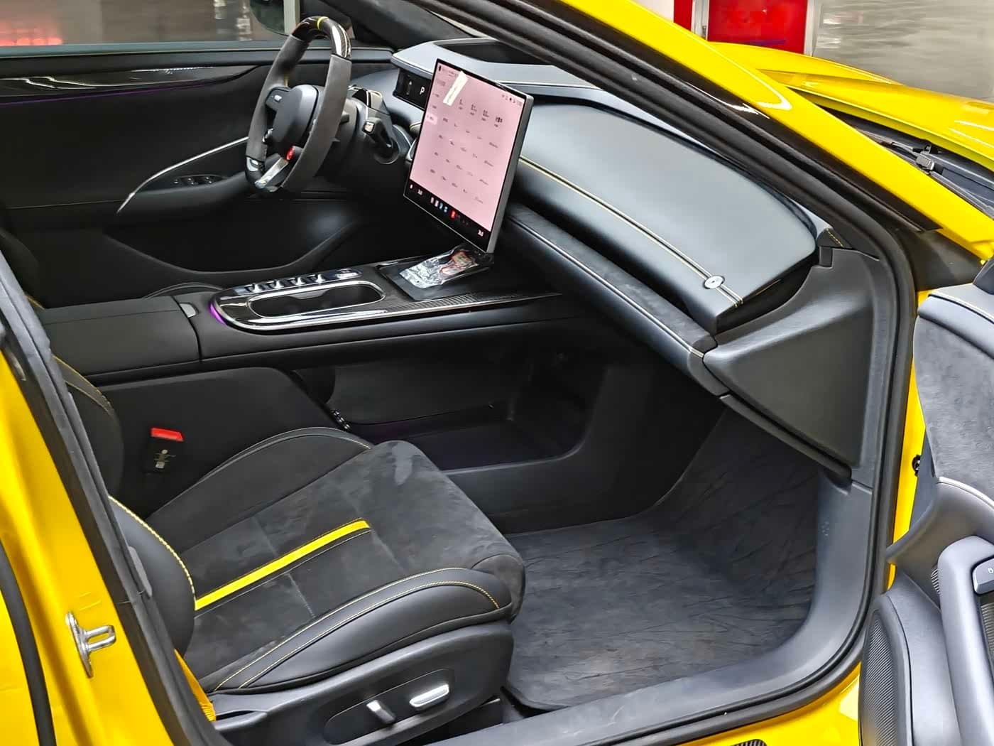 2025 Xiaomi Auto Xiaomi SU7 Ultra Yellow, 12,000 km, China export – photo 17