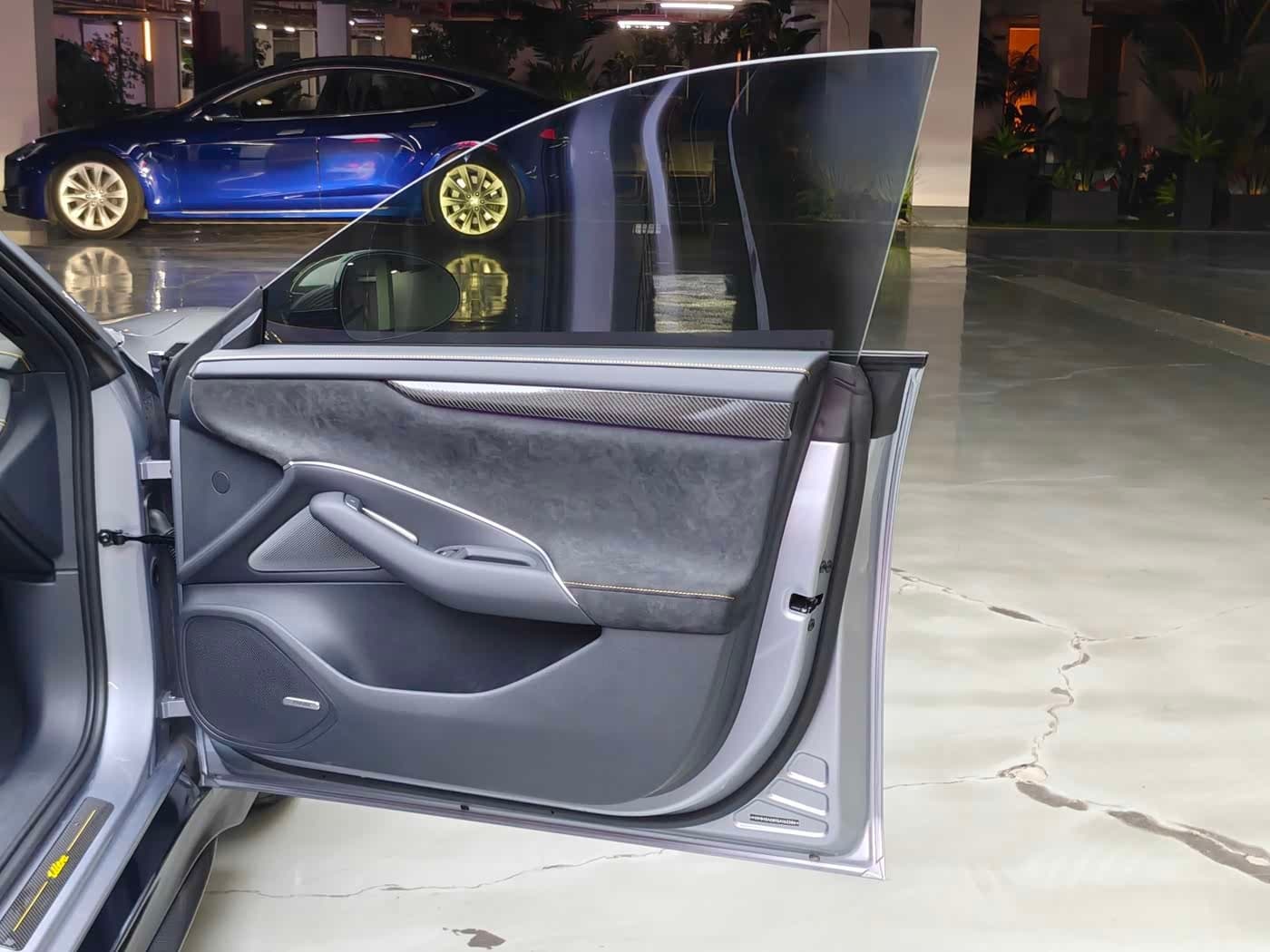2025 Xiaomi Auto Xiaomi SU7 Ultra 银灰色, 1,800 km, China export – photo 16