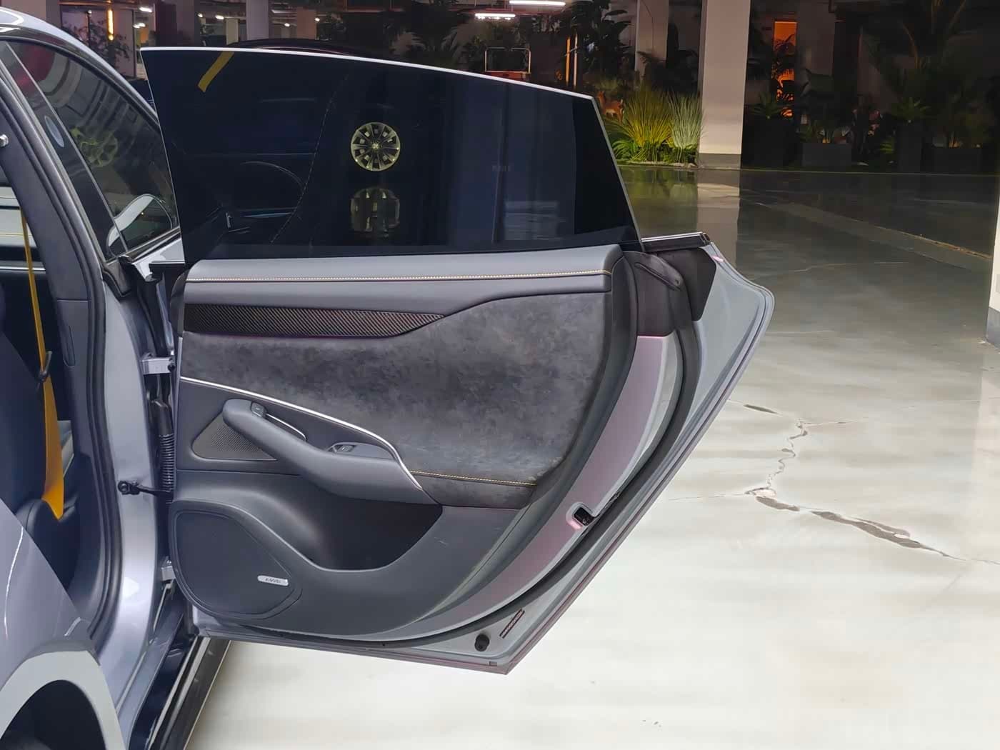 2025 Xiaomi Auto Xiaomi SU7 Ultra 银灰色, 1,800 km, China export – photo 14