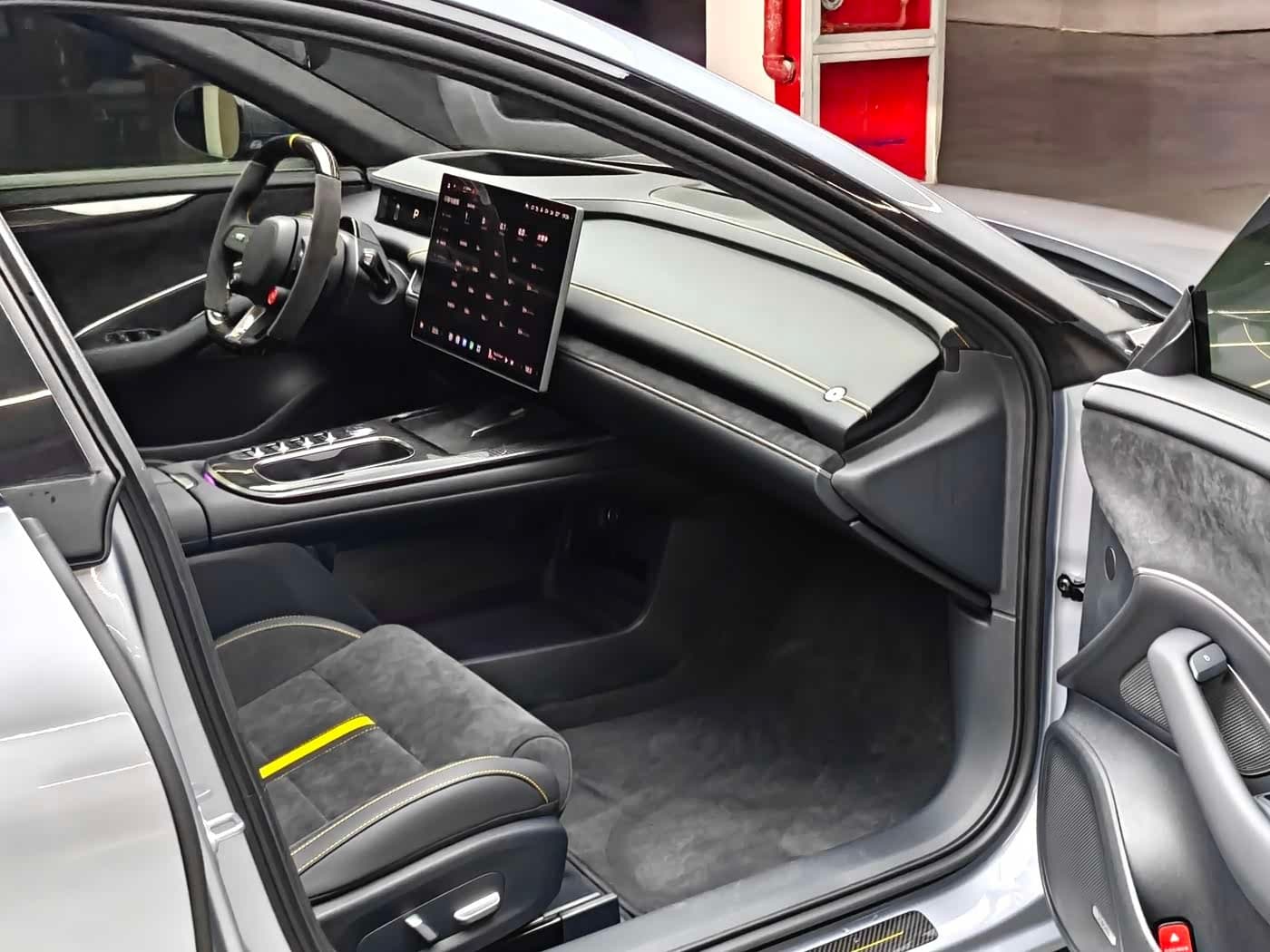 2025 Xiaomi Auto Xiaomi SU7 Ultra 银灰色, 1,800 km, China export – photo 17