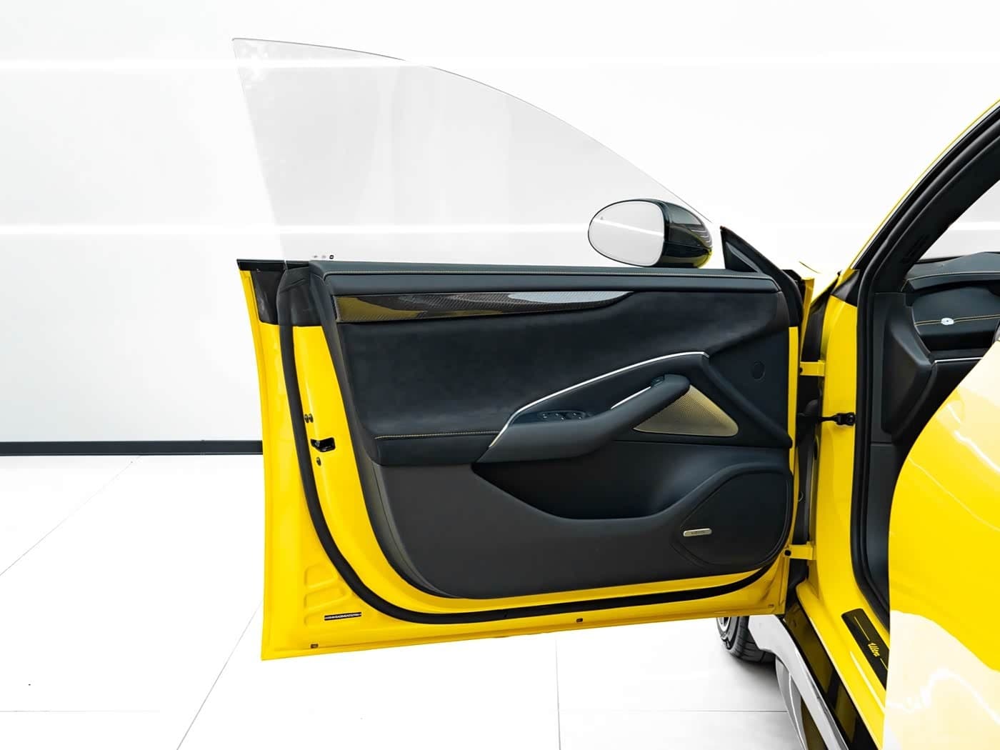 2025 Xiaomi Auto Xiaomi SU7 Ultra Yellow, 7,000 km, China export – photo 15