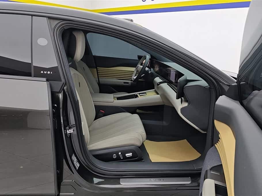 2025 Audi E5 Sportback Black, 5,900 km, China export – photo 8