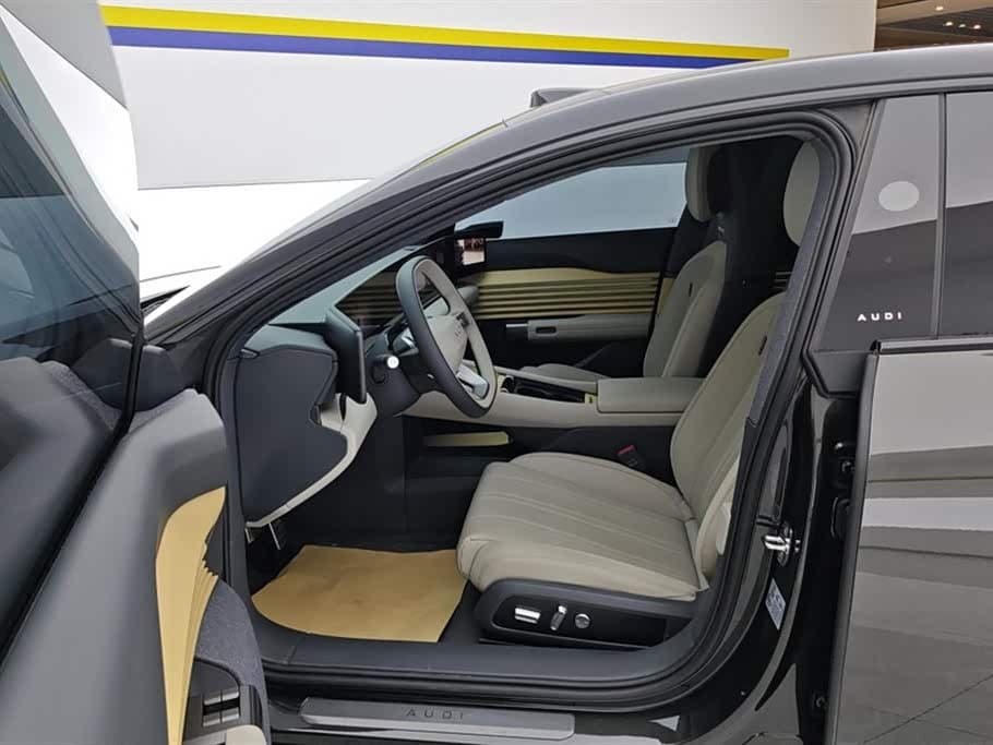 2025 Audi E5 Sportback Black, 5,900 km, China export – photo 9