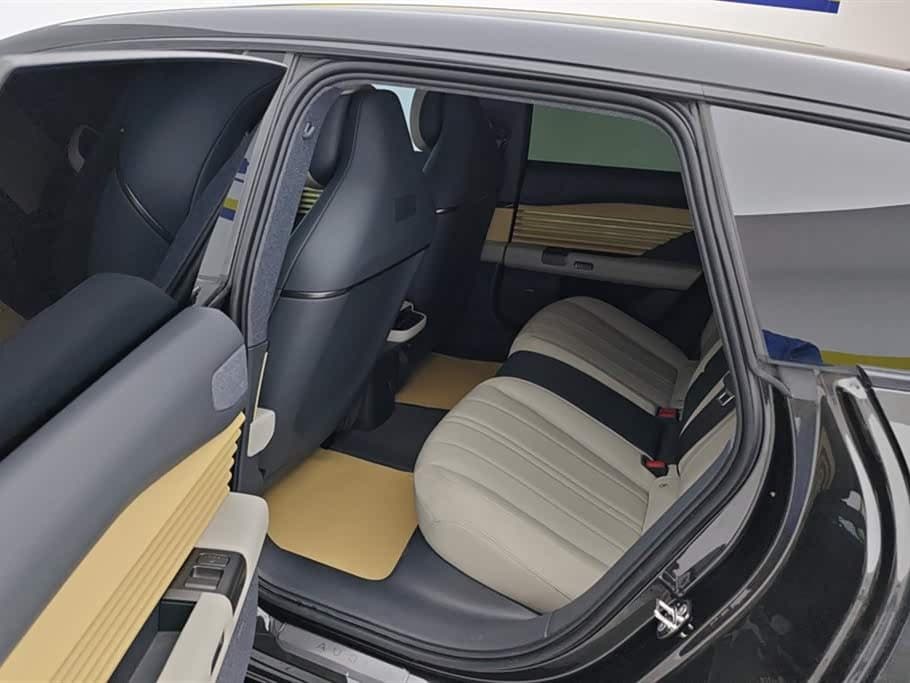 2025 Audi E5 Sportback Black, 5,900 km, China export – photo 11