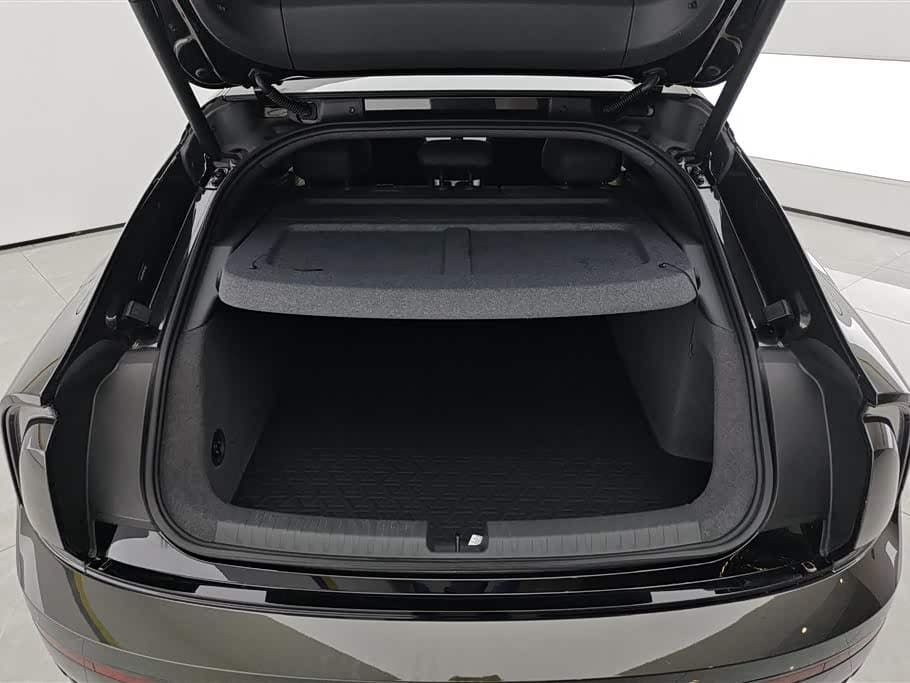 2025 Audi E5 Sportback Black, 5,900 km, China export – photo 4
