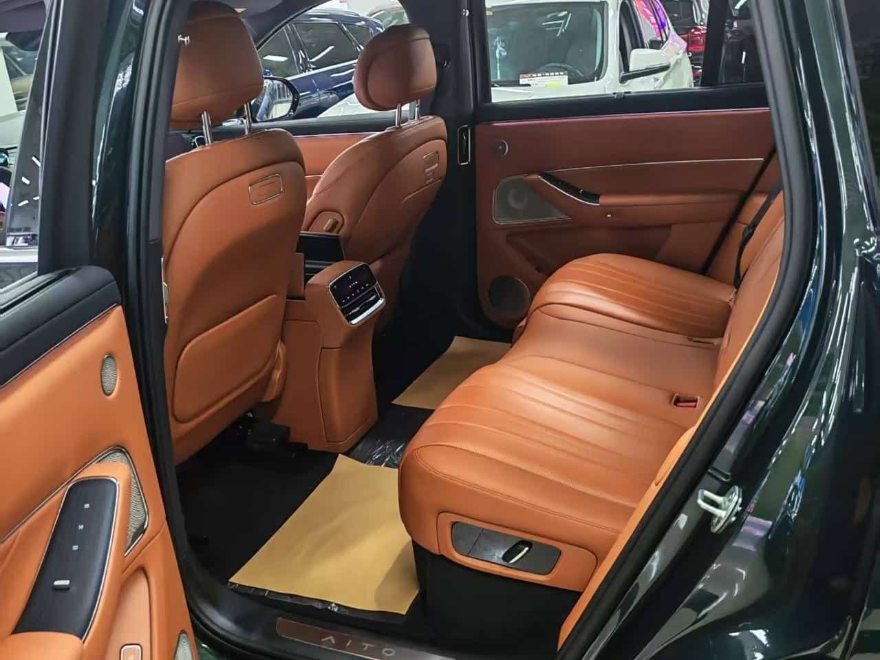2025 Aito Wenjie AITO M8 Green, 5,000 km, China export – photo 10