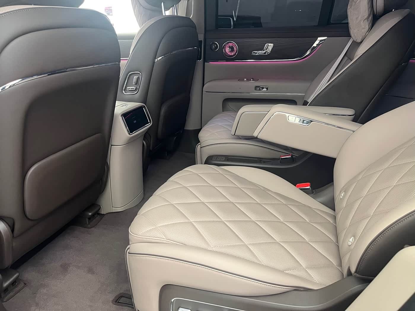 2026 Aito Wenjie AITO M9 Red, 200 km, China export – photo 7