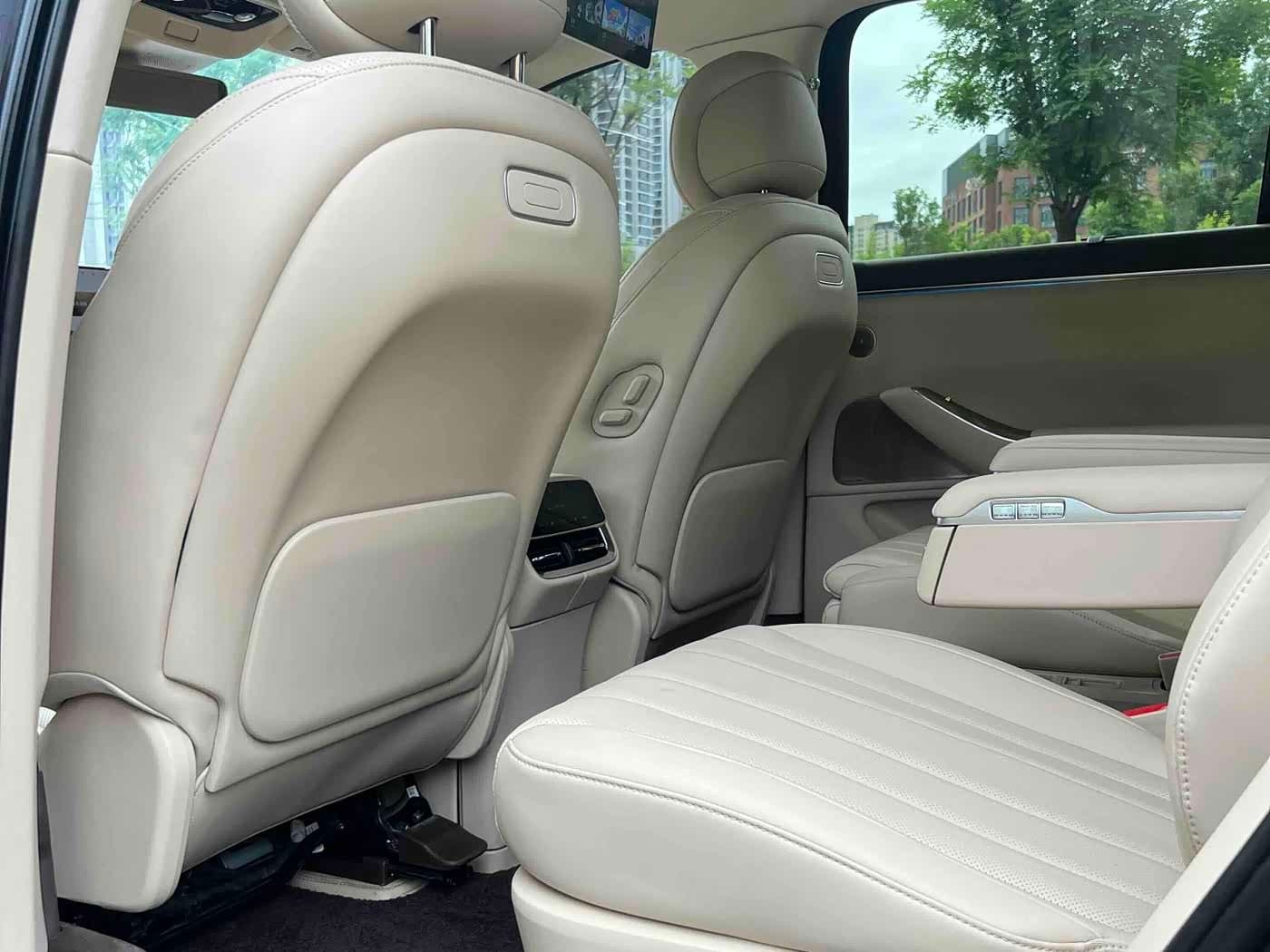 2025 Aito Wenjie AITO M7 Black, 6,000 km, China export – photo 5