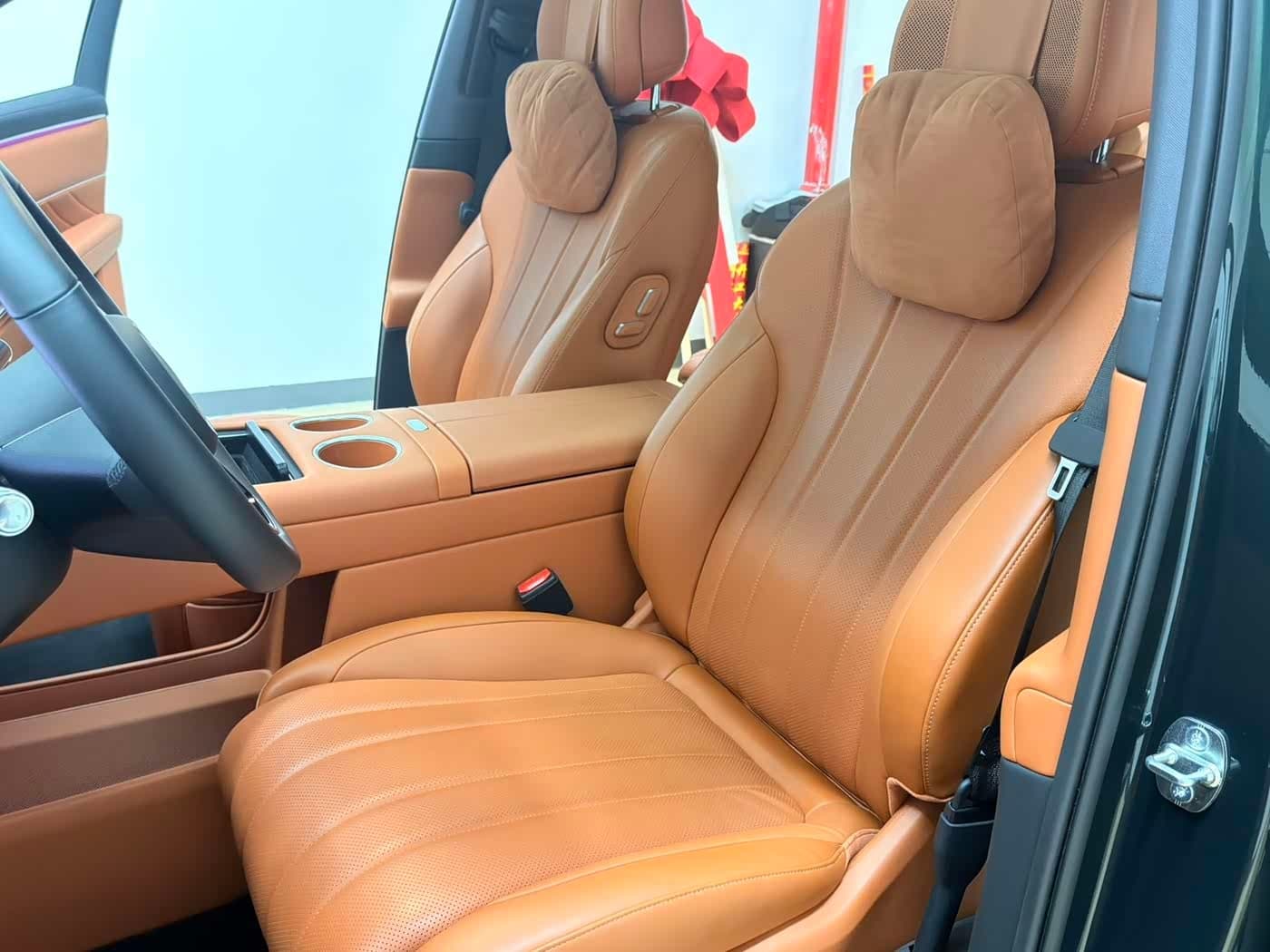 2025 Aito Wenjie AITO M8 Green, 13,000 km, China export – photo 6