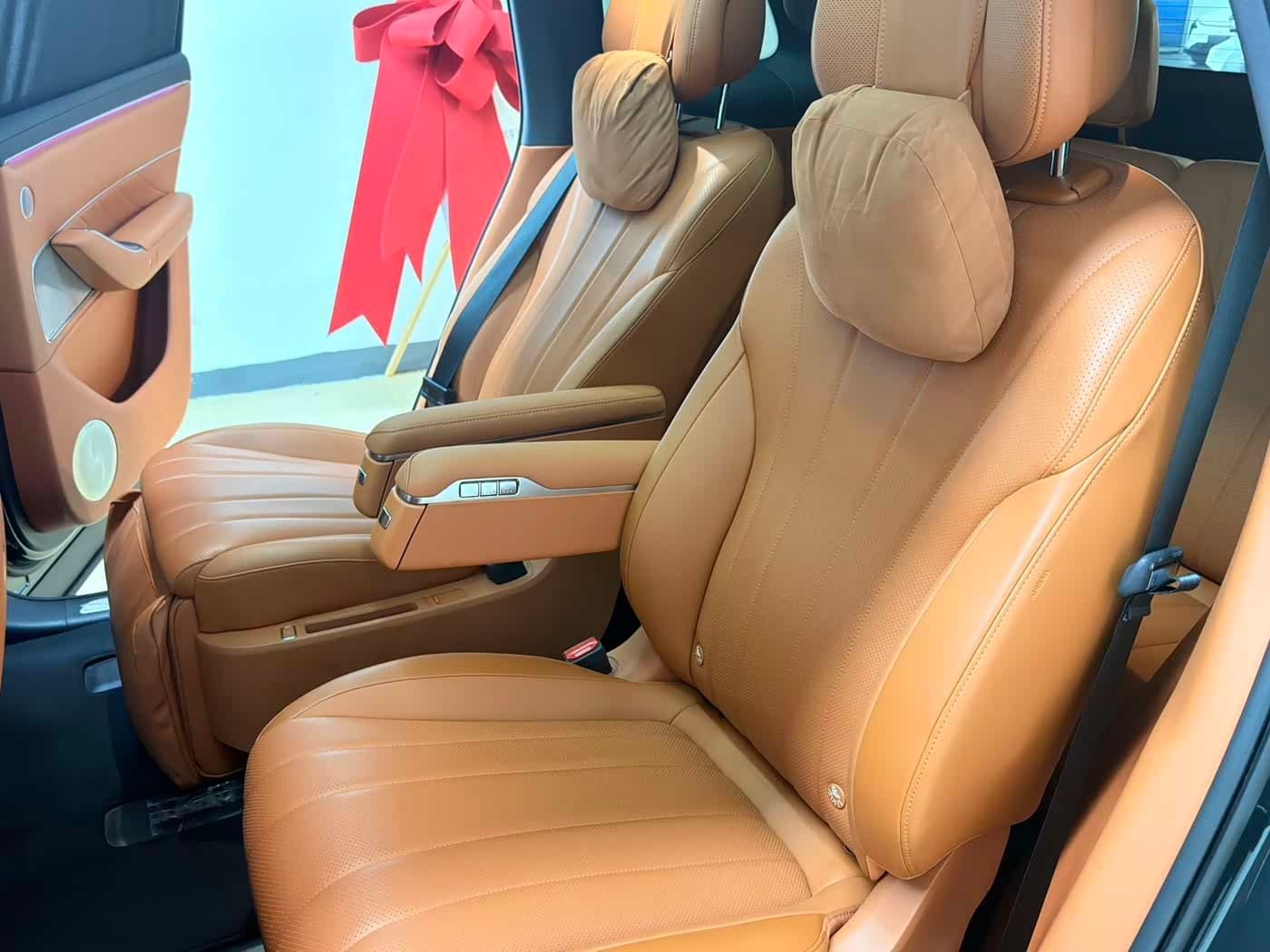 2025 Aito Wenjie AITO M8 Green, 13,000 km, China export – photo 5