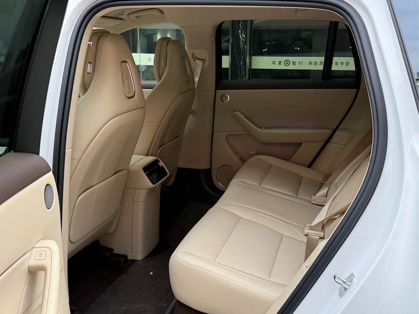 2026 Aito Wenjie AITO M6 White, 200 km, China export – photo 7