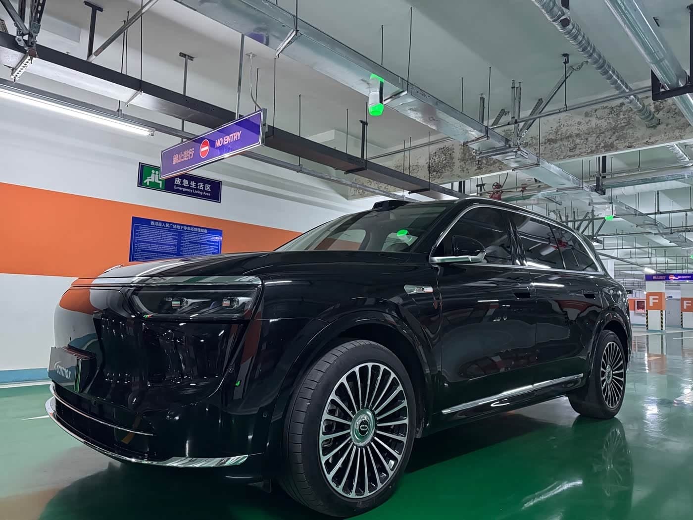 2025 Aito Wenjie AITO M8 Black, 16,000 km, China export – photo 3