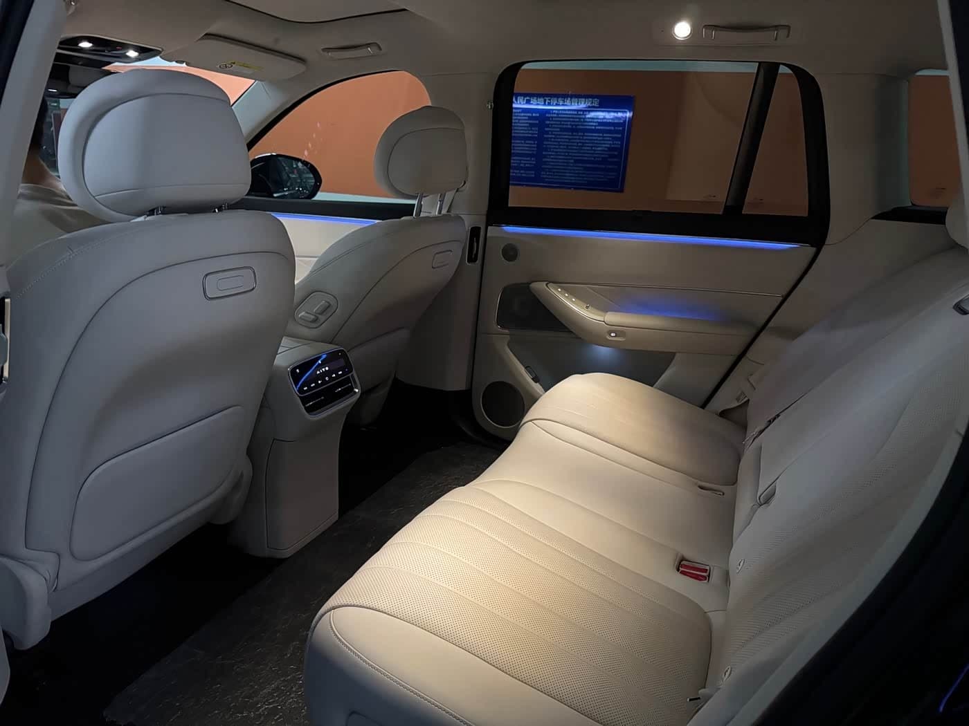 2025 Aito Wenjie AITO M8 Black, 16,000 km, China export – photo 7