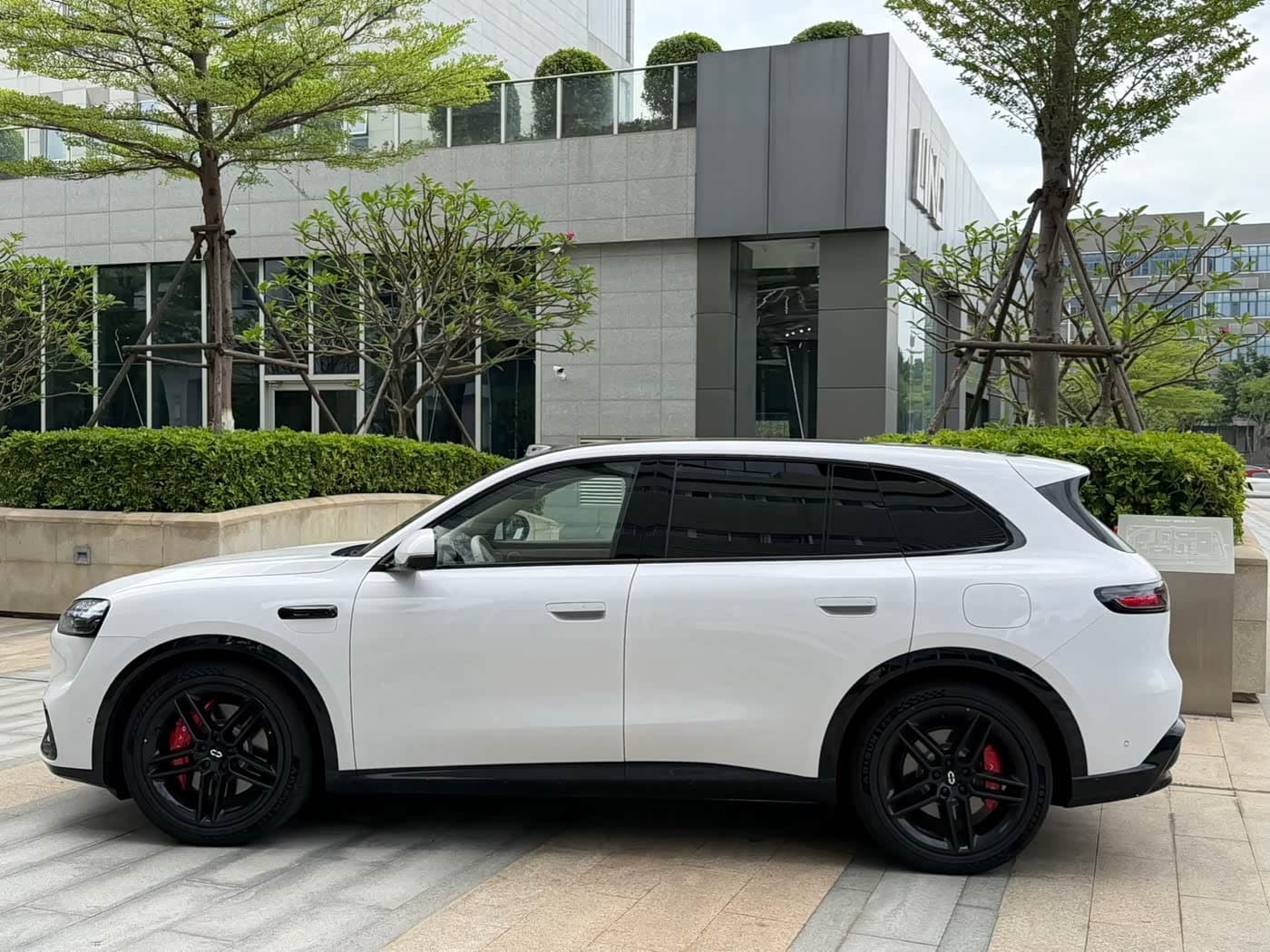 2026 Aito Wenjie AITO M6 White, 500 km, China export – photo 4
