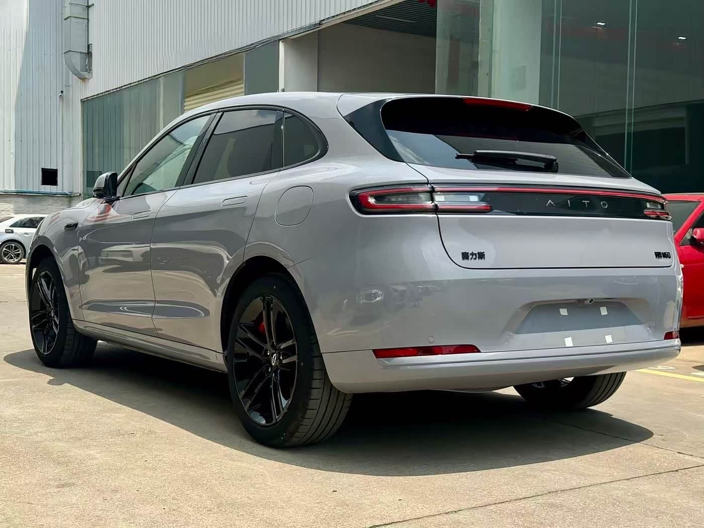 2025 Aito Wenjie AITO M5 رمادي فضي, 5,000 km, China export – photo 9