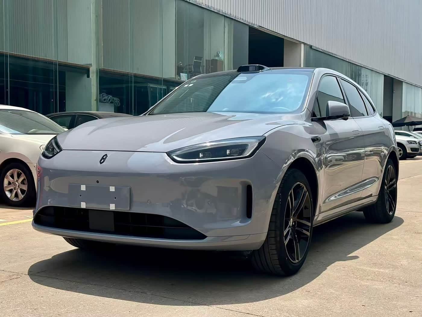 2025 Aito Wenjie AITO M5 رمادي فضي, 5,000 km, China export – photo 1