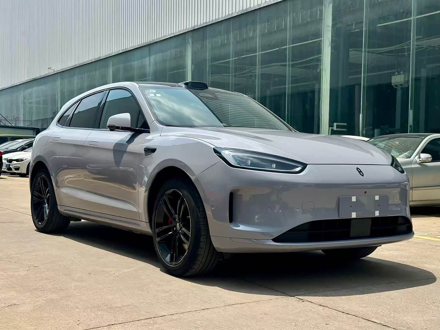 2025 Aito Wenjie AITO M5 رمادي فضي, 5,000 km, China export – photo 3
