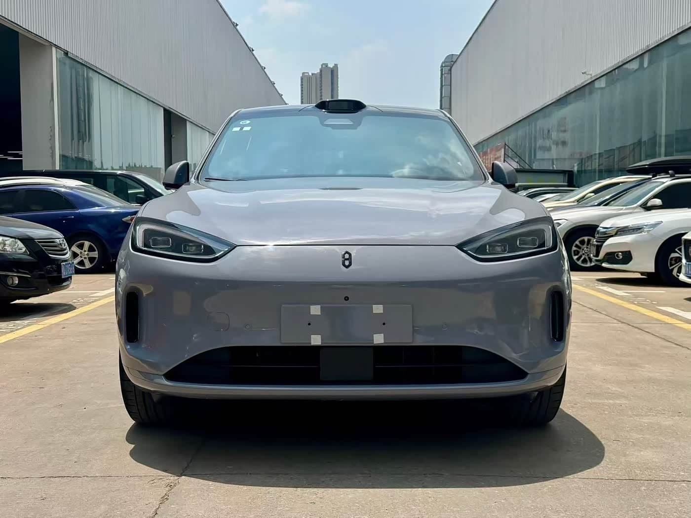 2025 Aito Wenjie AITO M5 رمادي فضي, 5,000 km, China export – photo 2