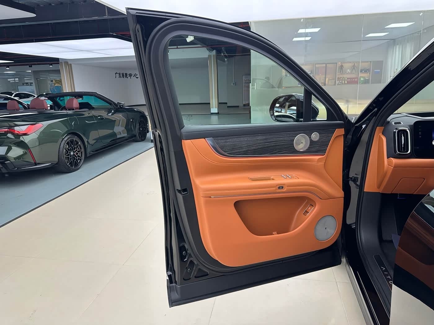 2025 Aito Wenjie AITO M9 Black, 44,000 km, China export – photo 13