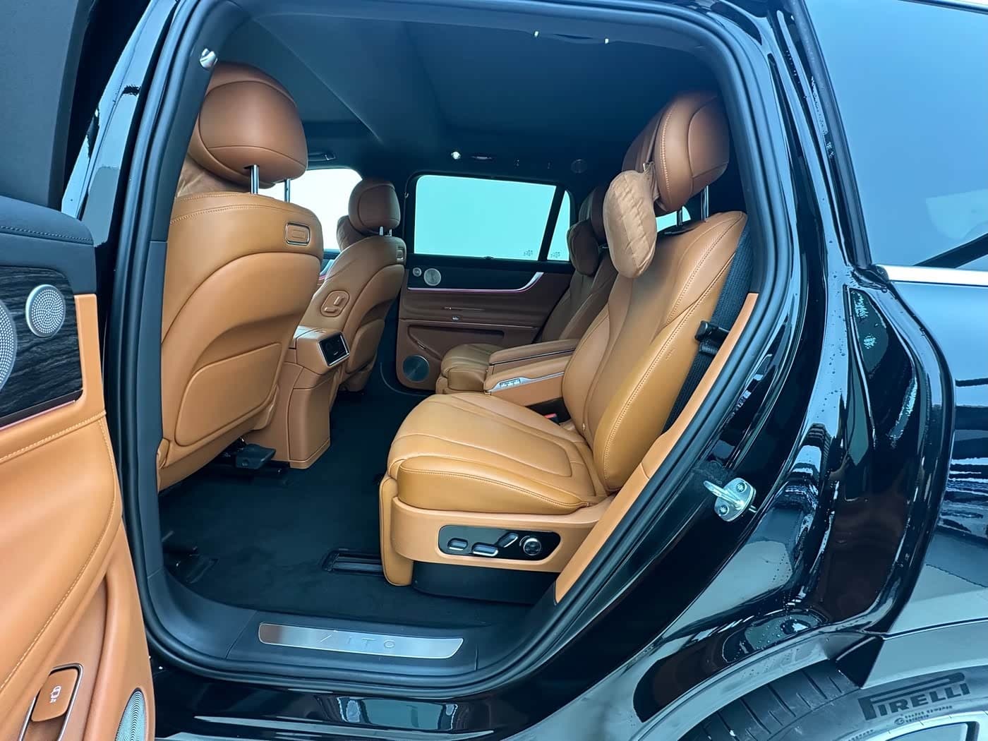 2025 Aito Wenjie AITO M9 Black, 44,000 km, China export – photo 14
