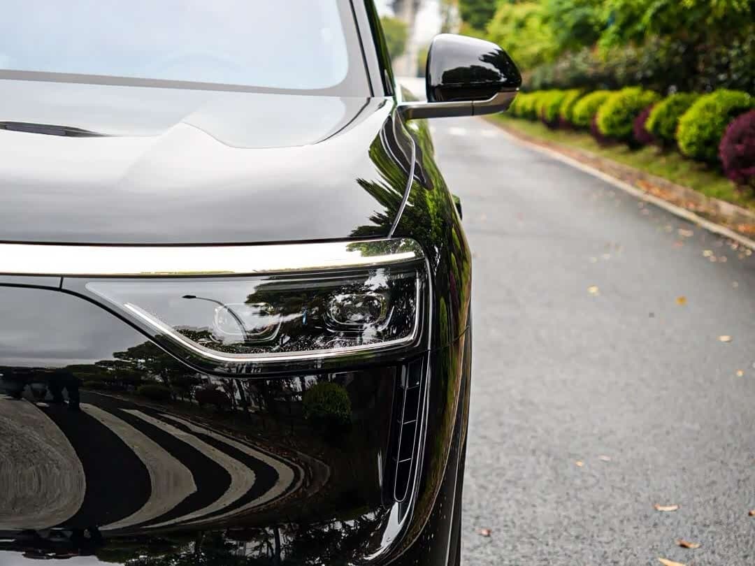 2025 Aito Wenjie AITO M8 Black, 14,000 km, China export – photo 4